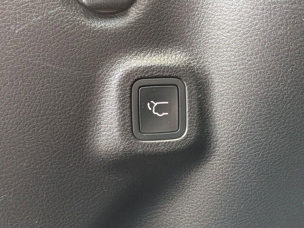 Used 2018 Jeep Compass Limited w/ Navigation Group image 9