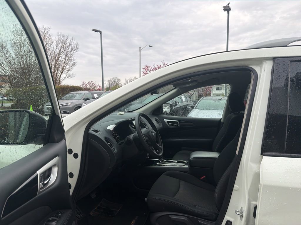 Used 2020 Nissan Pathfinder S image 23