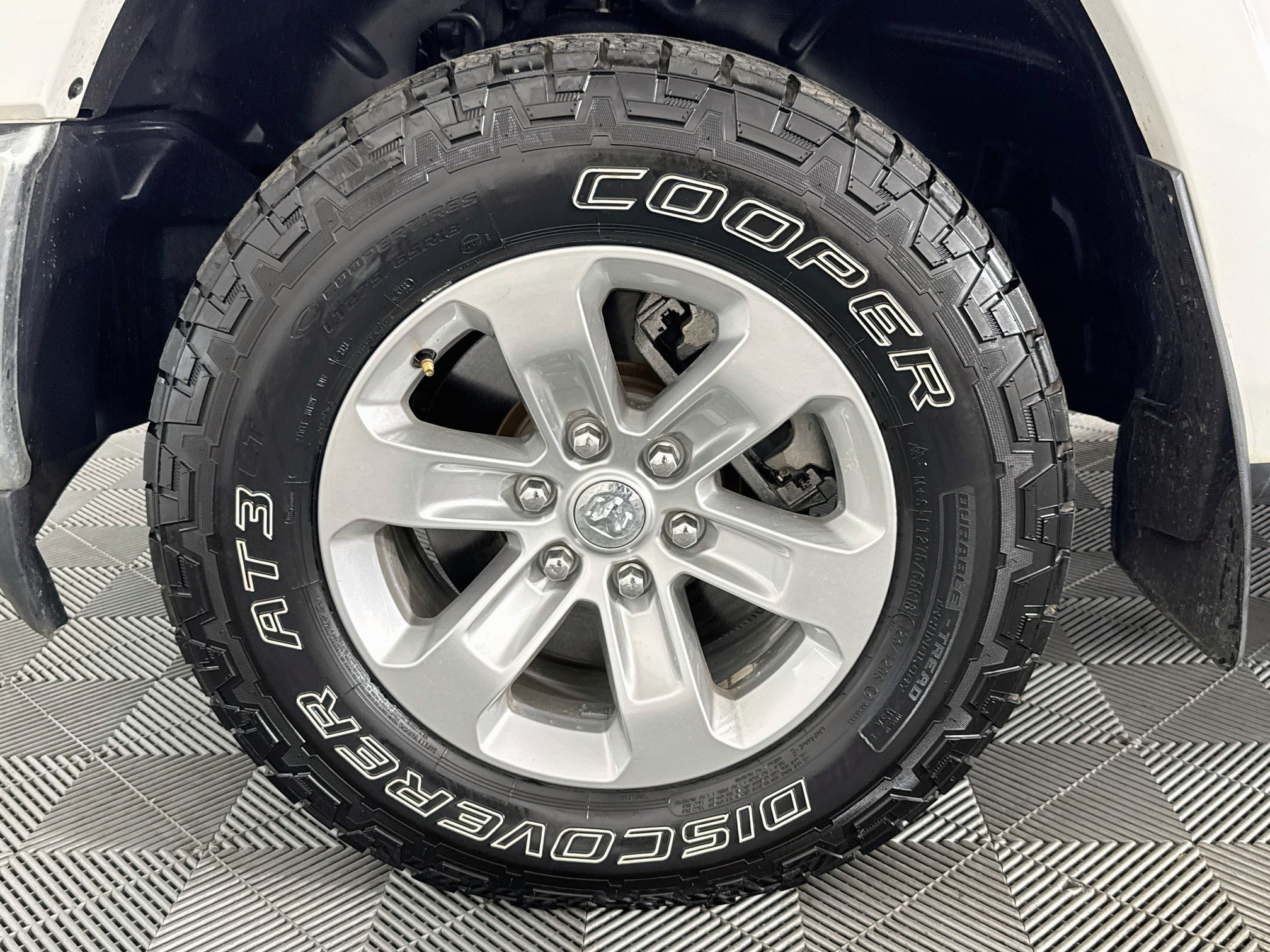 Used 2020 RAM 1500 Laramie AWD/4WD image 36