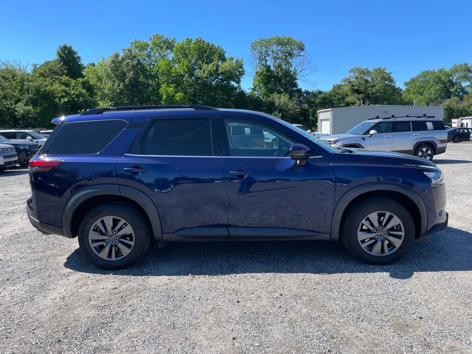 Used 2024 Nissan Pathfinder SV FWD image 6