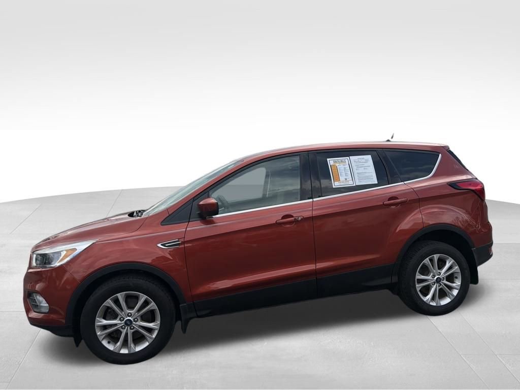 Used 2019 Ford Escape SE image 2