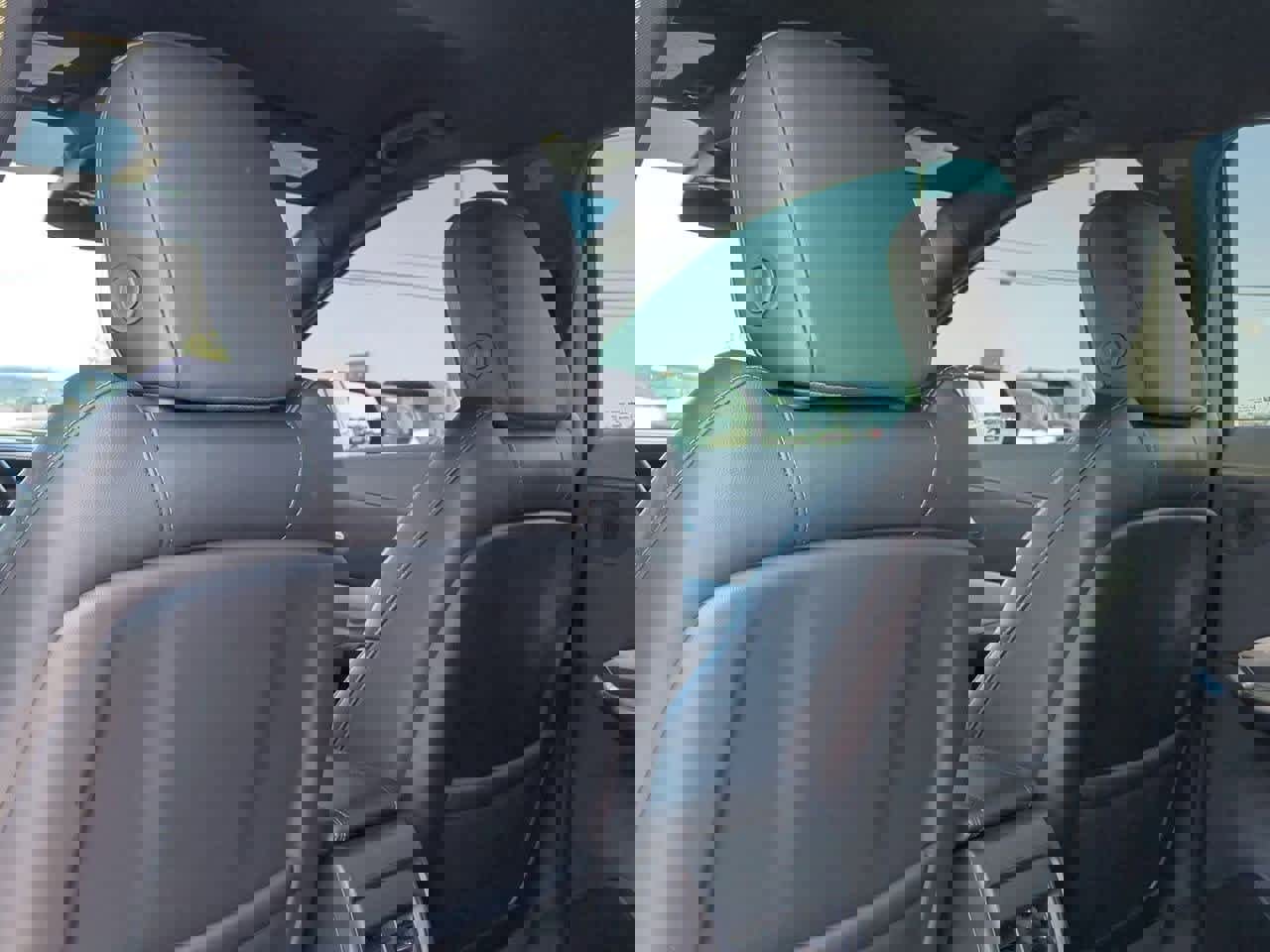 Used 2023 Cadillac XT4 Premium Luxury w/ Cold Weather Package image 18