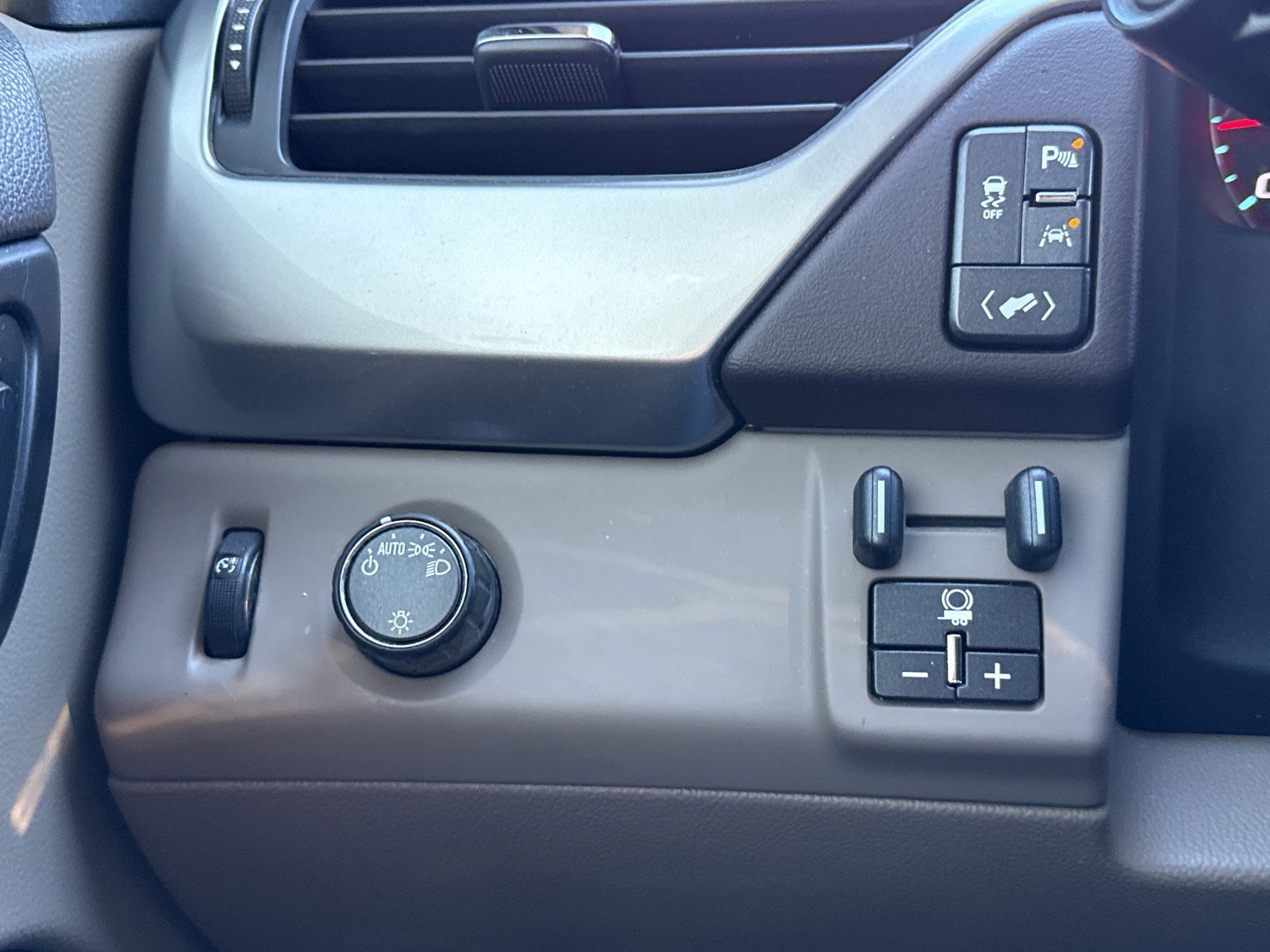 Used 2018 Chevrolet Tahoe LT w/ Max Trailering Package image 20