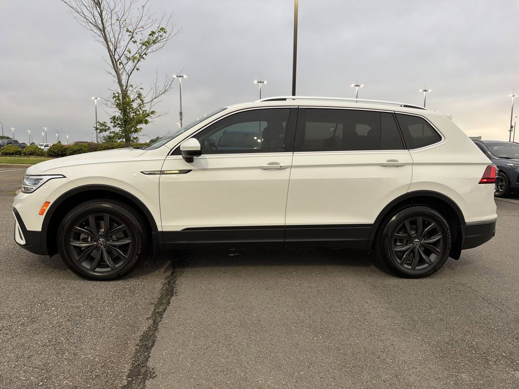 Used 2024 Volkswagen Tiguan SE FWD image 2