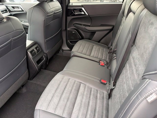 New 2026 Mitsubishi Outlander LE FWD image 30
