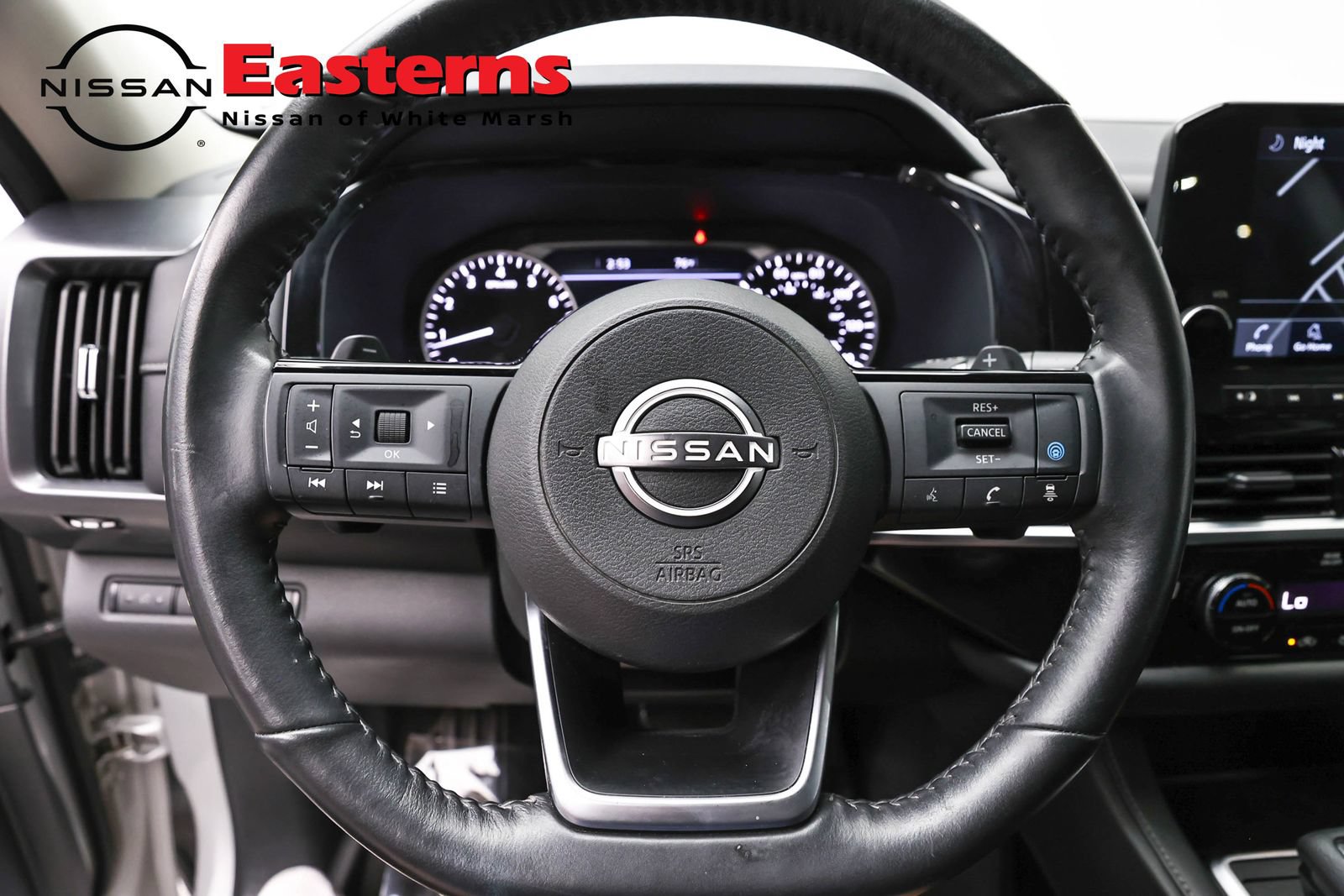 Used 2023 Nissan Pathfinder SL AWD/4WD image 10