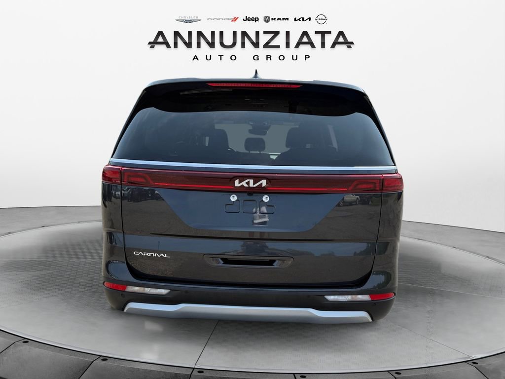 Used 2024 Kia Carnival LX image 4