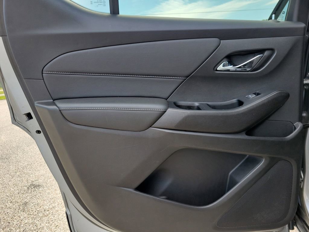 Used 2023 Chevrolet Traverse LT w/ LPO, Floor Liner Package AWD/4WD image 10