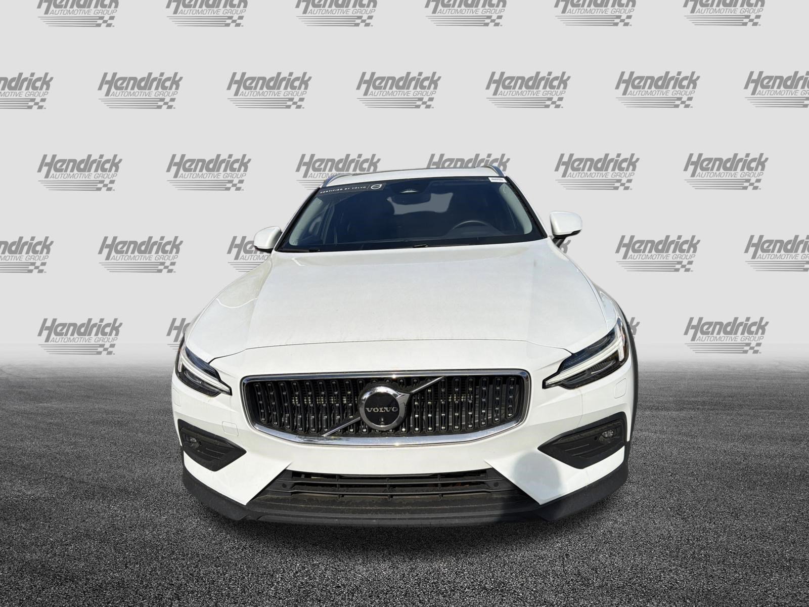 Certified 2025 Volvo V60 B5 Cross Country Plus image 3