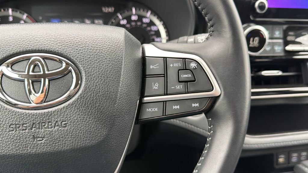 Certified 2025 Toyota Highlander LE image 27