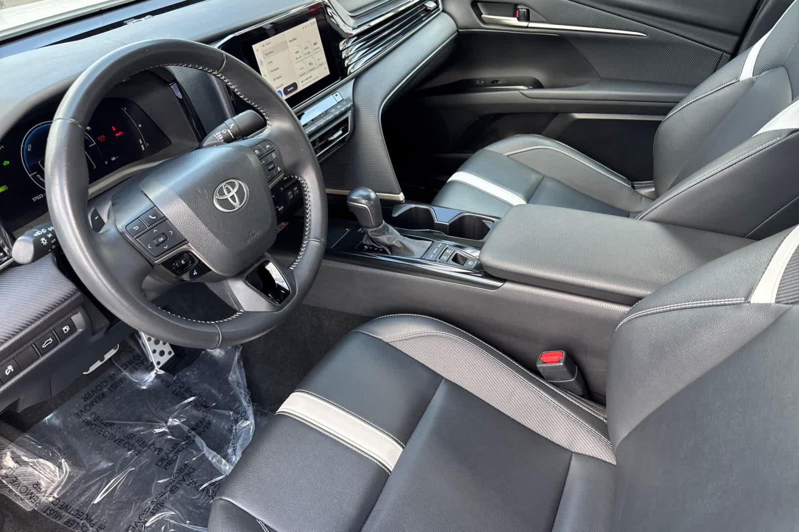 Used 2025 Toyota Camry SE FWD image 11
