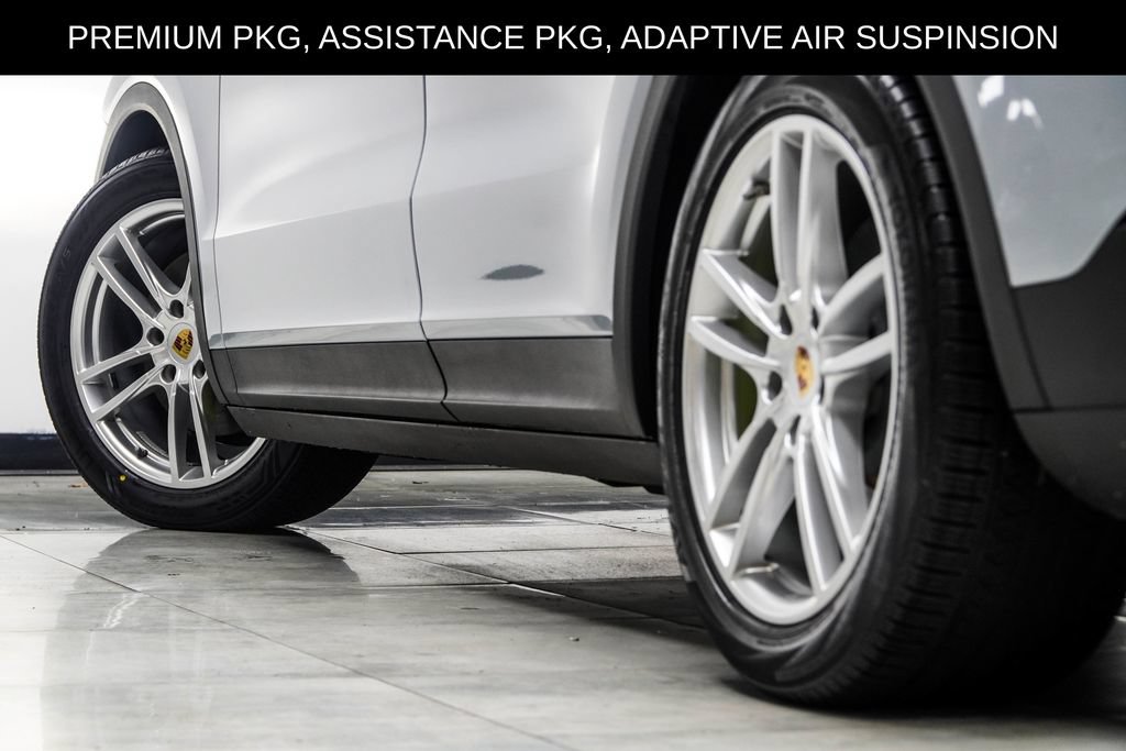 Used 2023 Porsche Cayenne w/ Premium Package AWD/4WD image 20