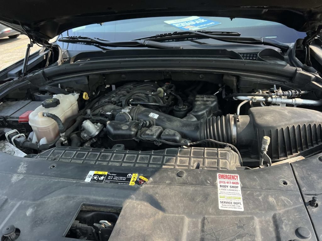 Used 2023 Jeep Grand Cherokee L Limited AWD/4WD image 9