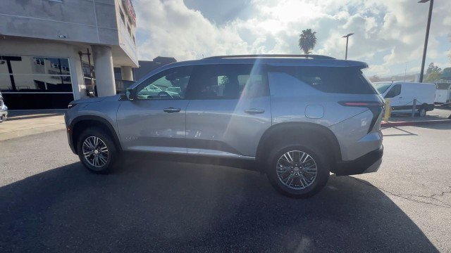 Used 2025 Chevrolet Traverse LT image 6