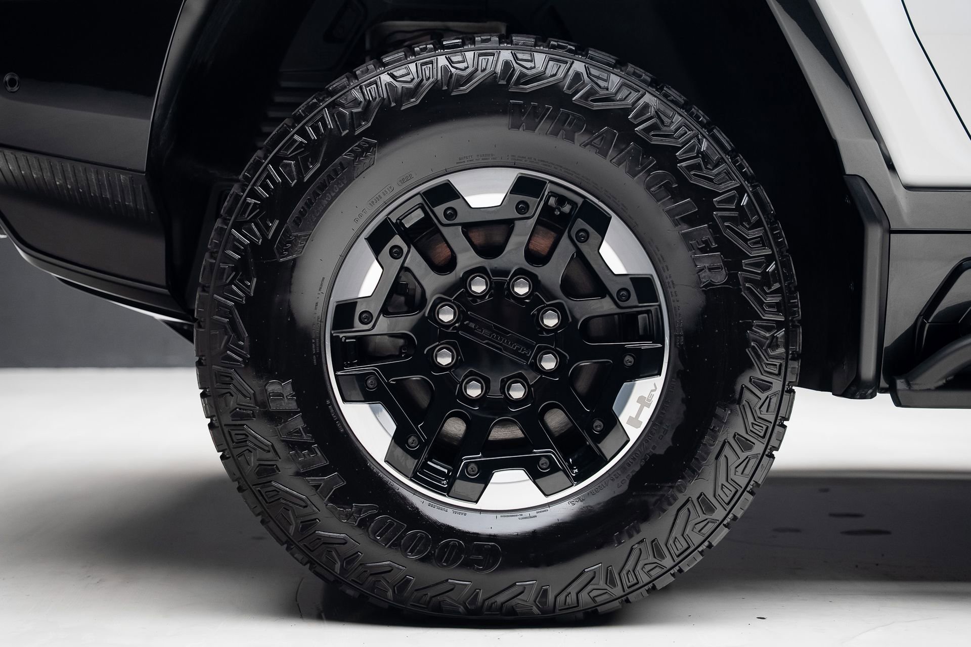 Used 2024 GMC Hummer EV 2X w/ Extreme Off-Road Package image 40