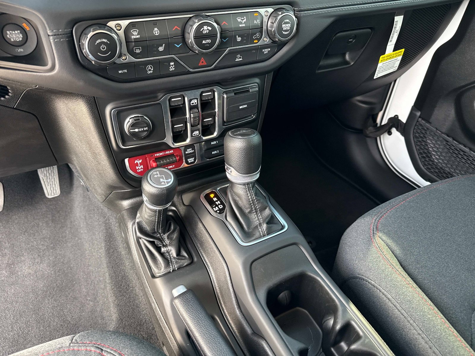 Used 2025 Jeep Gladiator Rubicon w/ Convenience Group AWD/4WD image 25