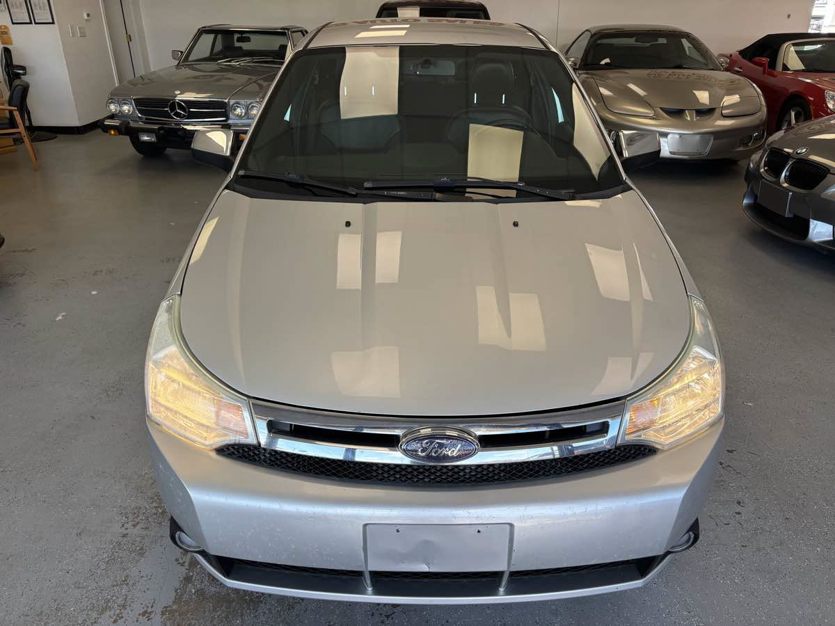 Used 2010 Ford Focus SEL FWD image 7