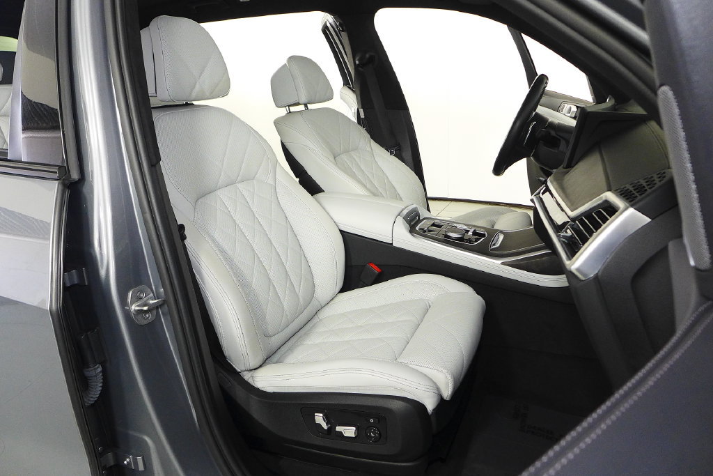 Used 2023 BMW X7 xDrive40i w/ M Sport Package AWD/4WD image 19
