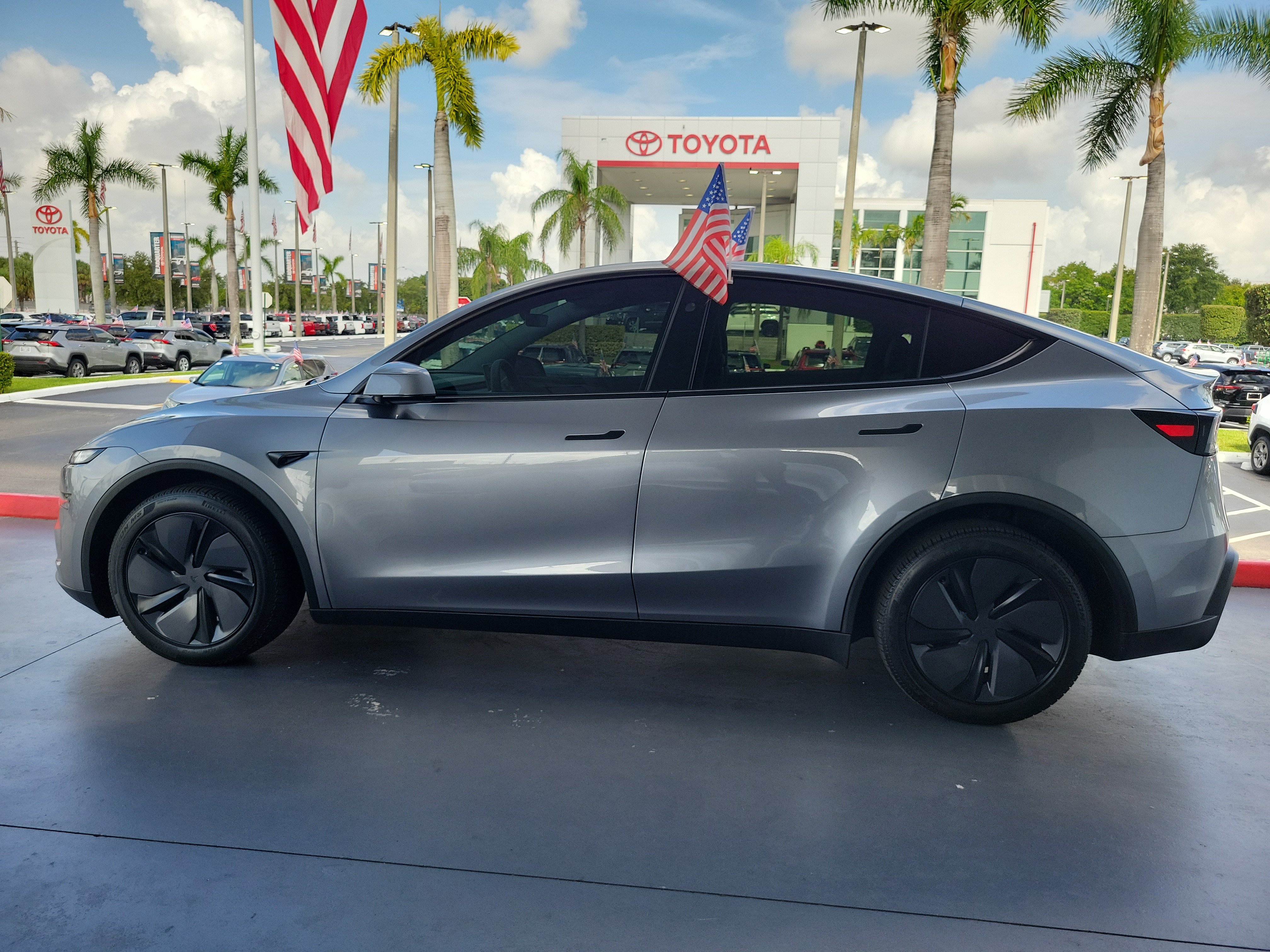 Used 2026 Tesla Model Y AWD image 7