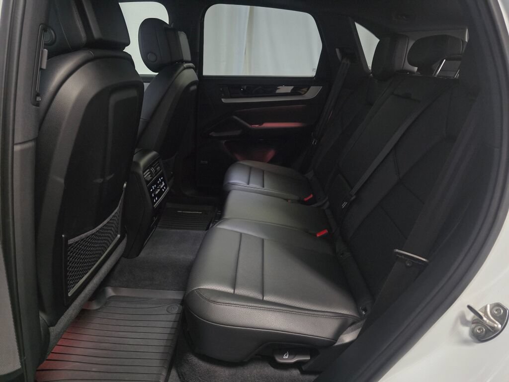 Certified 2025 Porsche Cayenne S AWD/4WD image 21