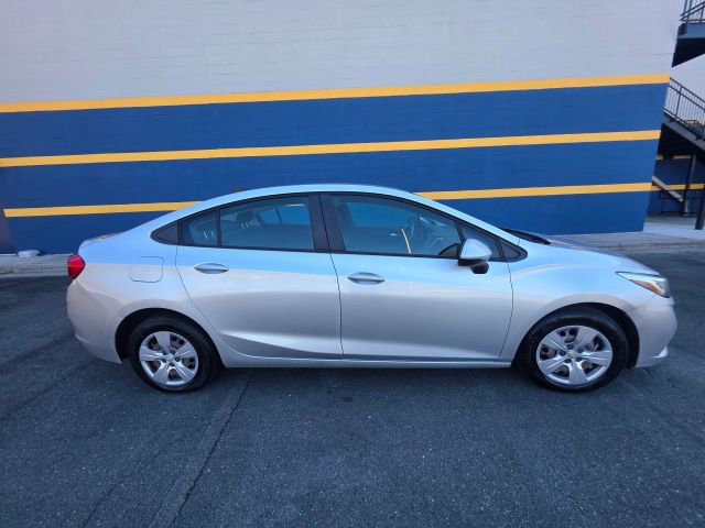 Used 2018 Chevrolet Cruze LS image 4