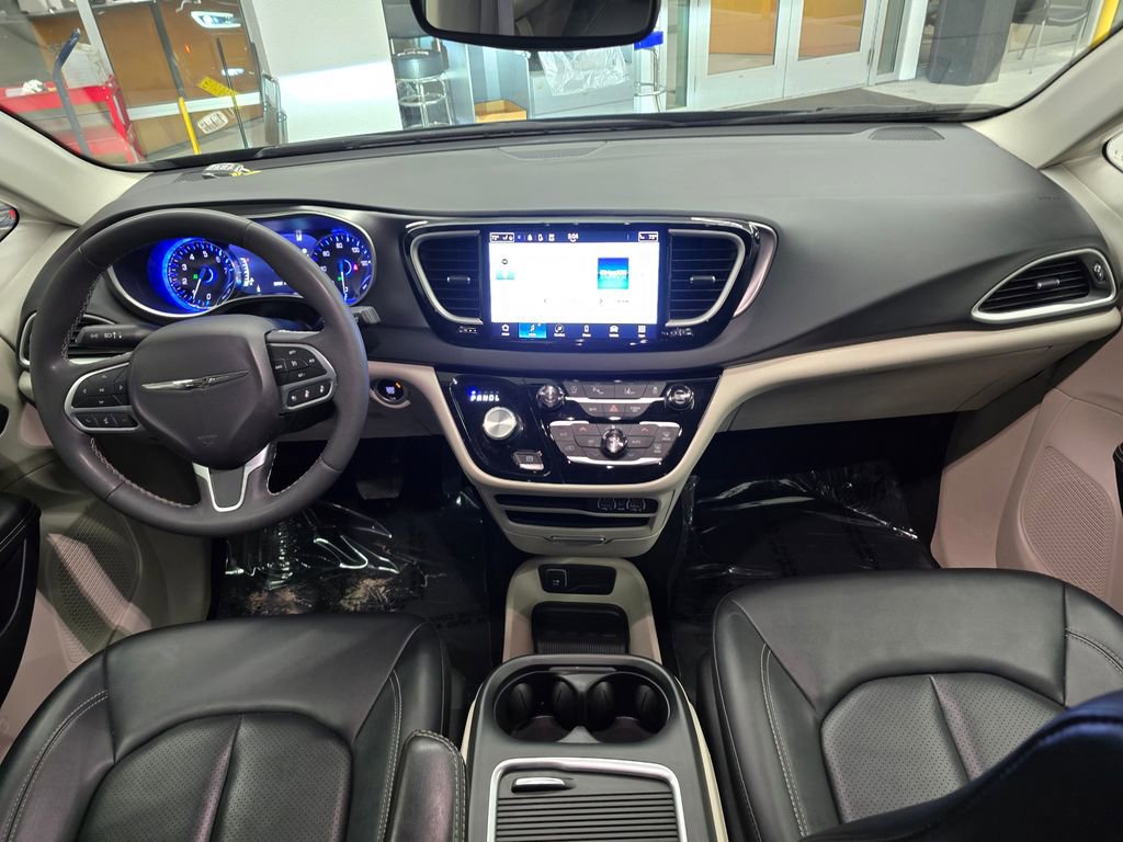 Certified 2024 Chrysler Pacifica Touring-L image 35