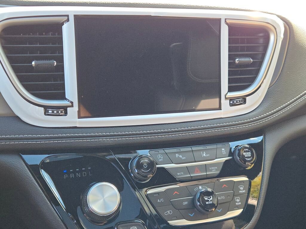 New 2026 Chrysler Pacifica Select image 24
