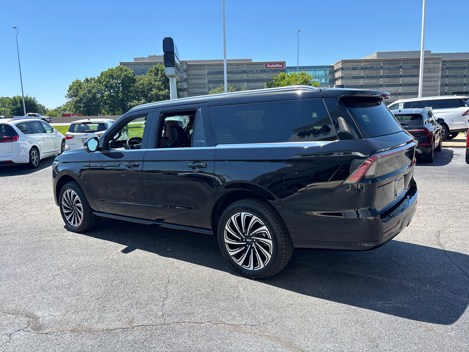 New 2026 Lincoln Navigator L Black Label AWD/4WD image 5