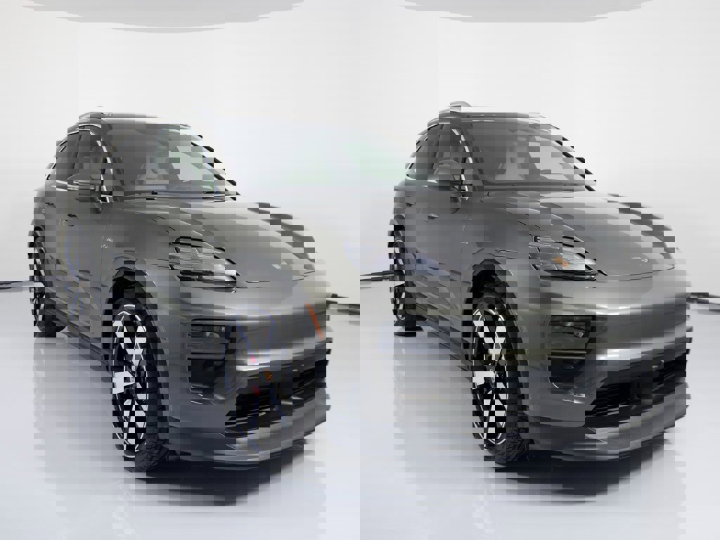 New 2025 Porsche Macan 4S Electric image 9