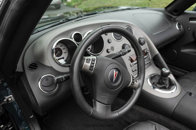 Used 2007 Pontiac Solstice Convertible w/ Premium Package RWD image 32