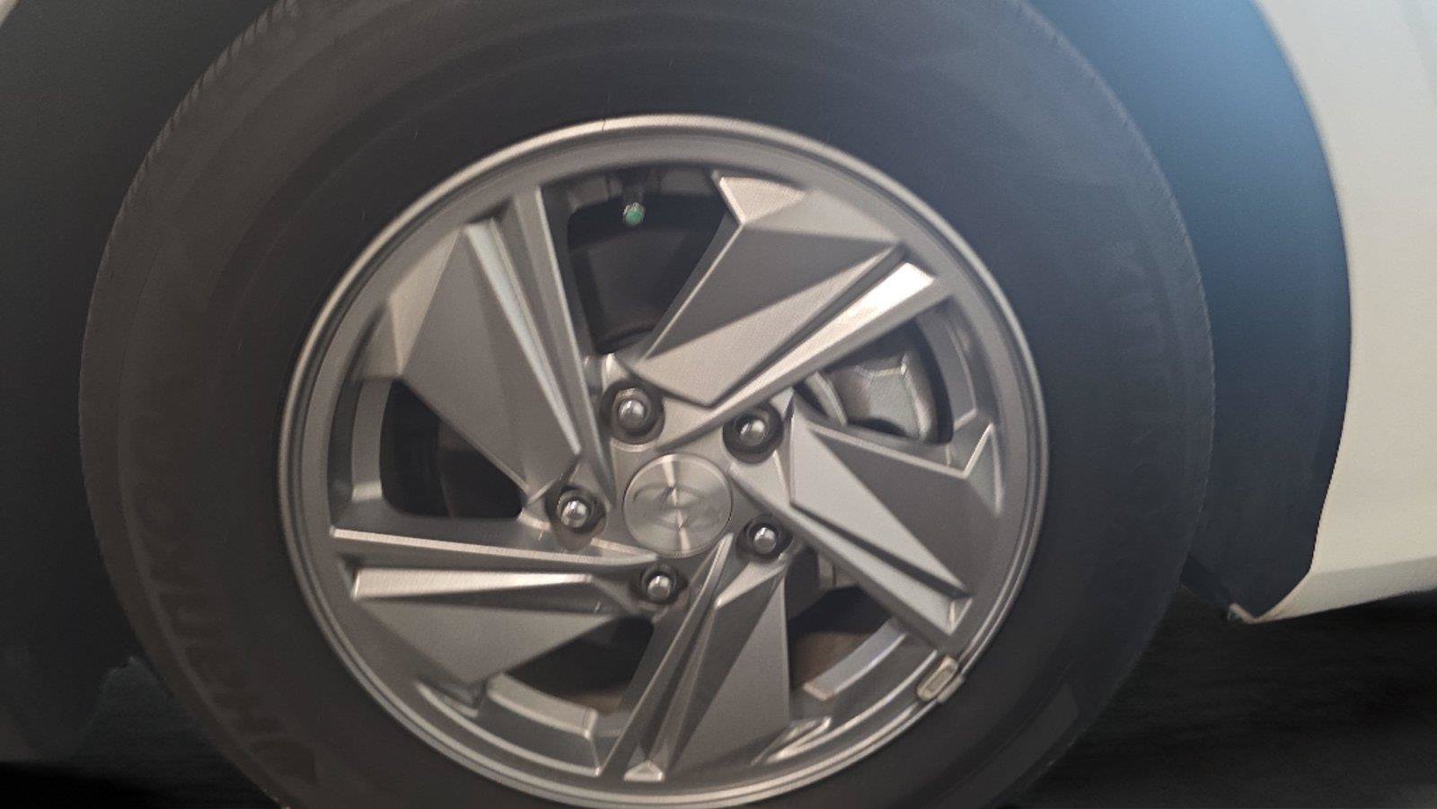 Used 2026 Hyundai Elantra SE FWD image 24