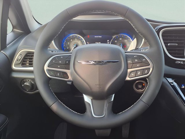 New 2025 Chrysler Voyager LX image 19