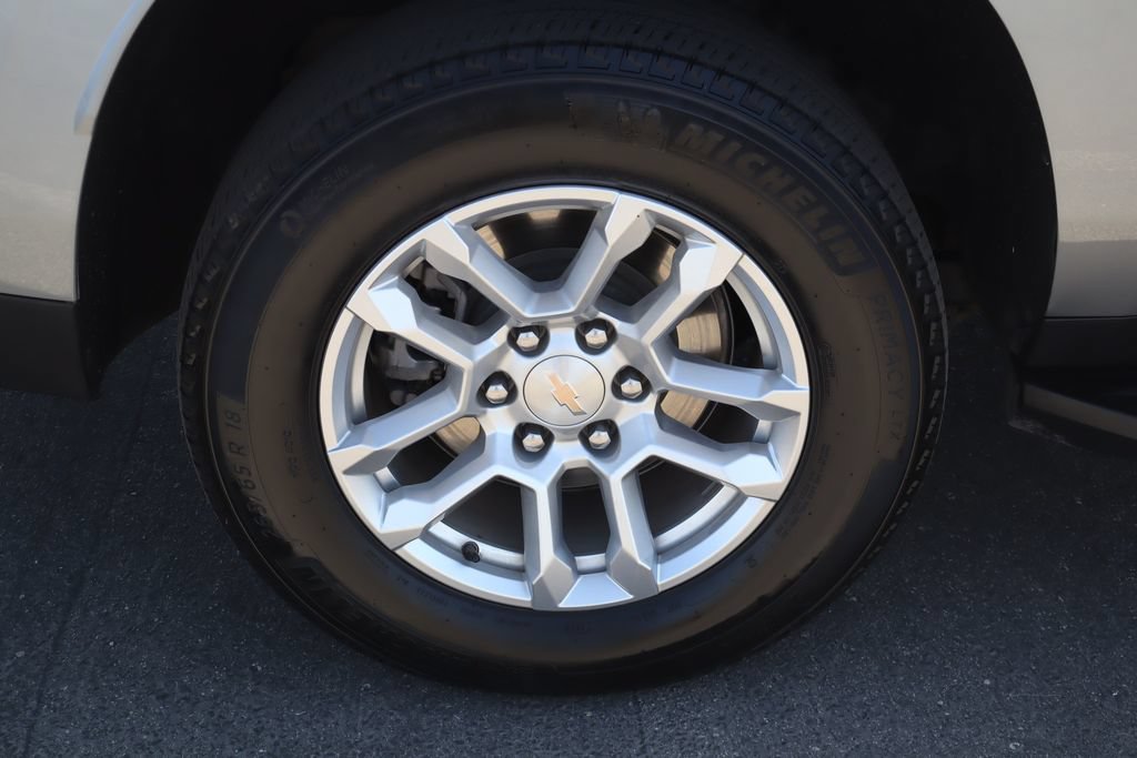 Used 2025 Chevrolet Suburban LT AWD/4WD image 11