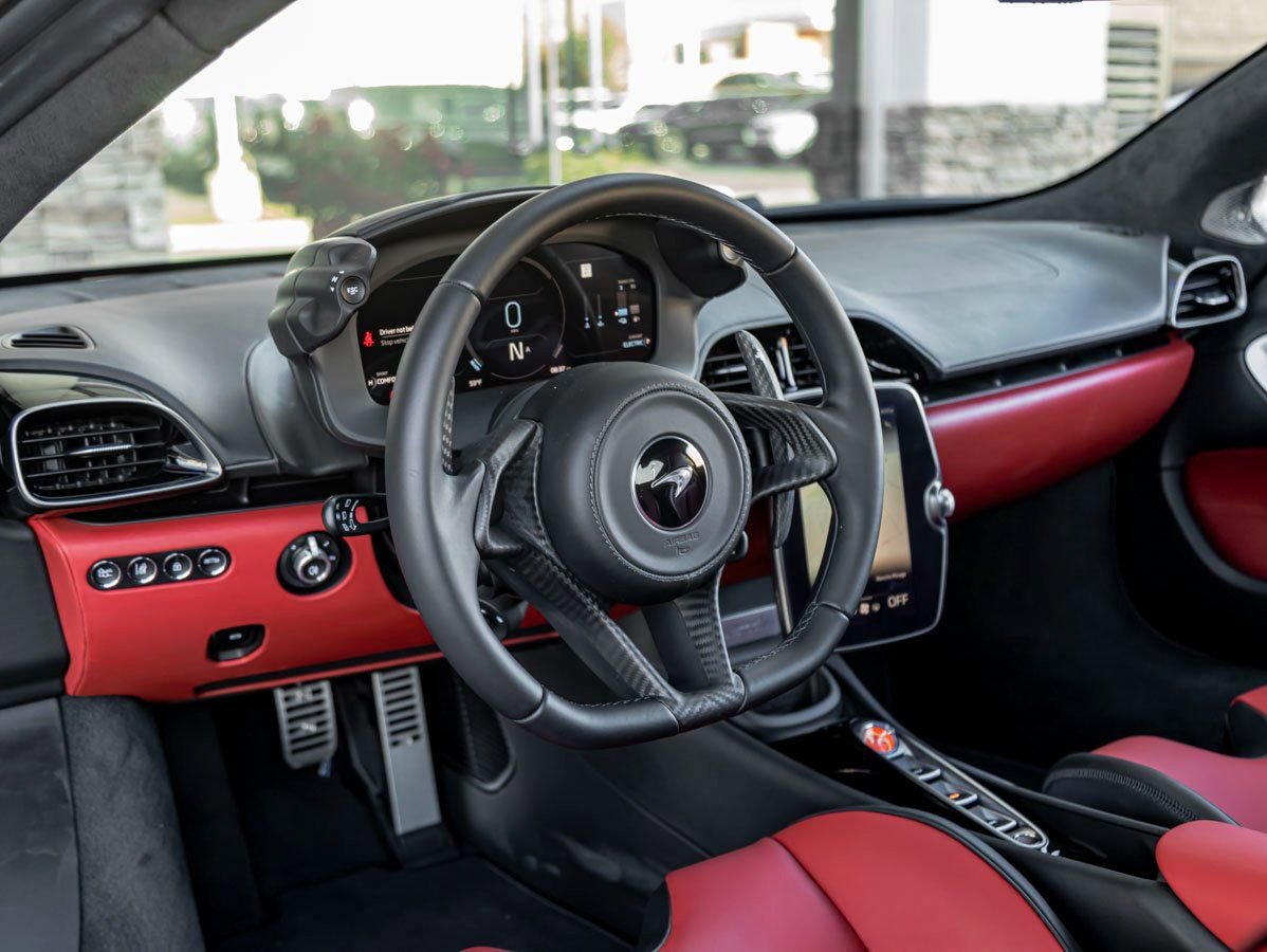 Used 2025 McLaren Artura image 15