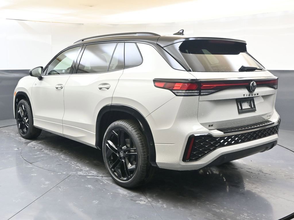 New 2026 Volkswagen Tiguan SE R-Line image 3