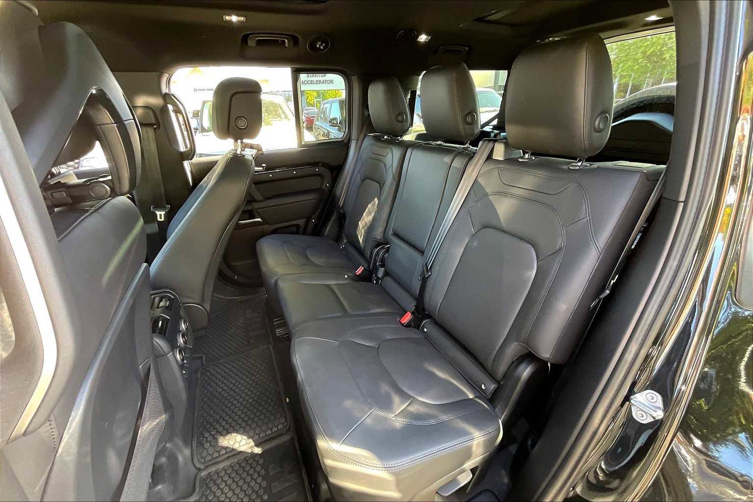 Used 2025 Land Rover Defender 130 S image 28