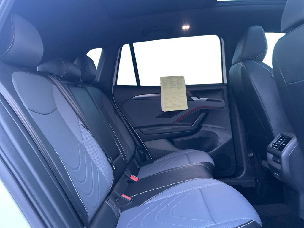 Used 2025 Volkswagen Tiguan SE R-Line image 19