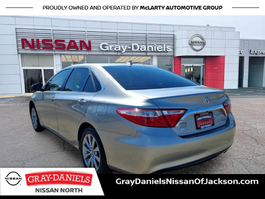 Used 2017 Toyota Camry XLE w/ Moonroof Package FWD image 5