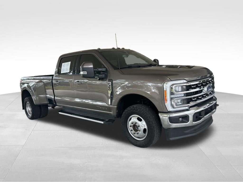 Used 2023 Ford F350 Lariat AWD/4WD image 2