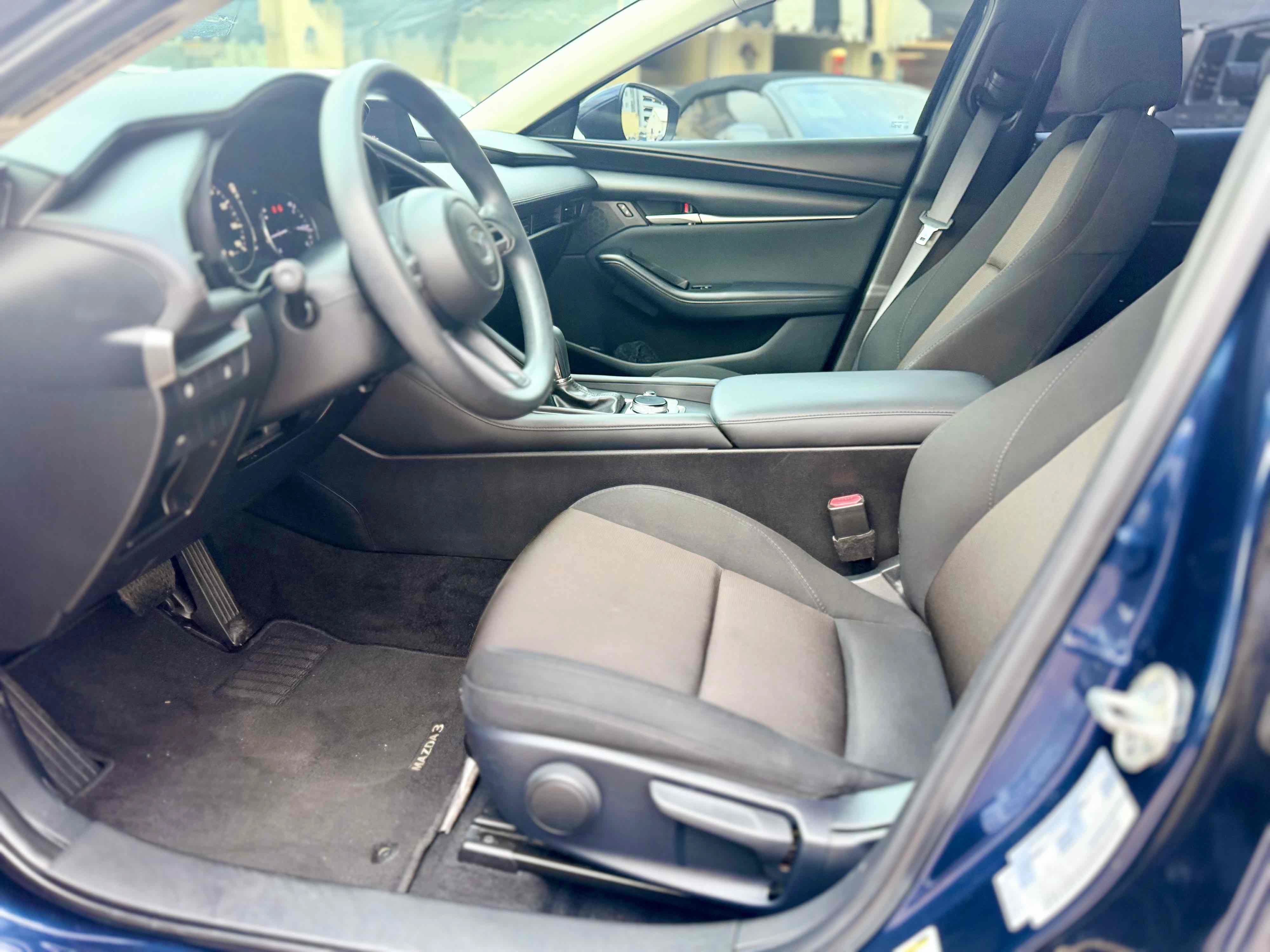 Used 2020 MAZDA MAZDA3 Sedan FWD image 23