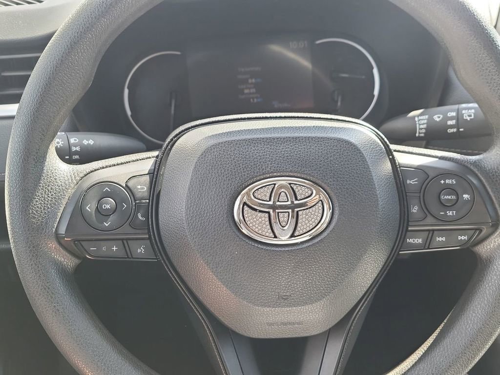 Used 2023 Toyota RAV4 LE image 18
