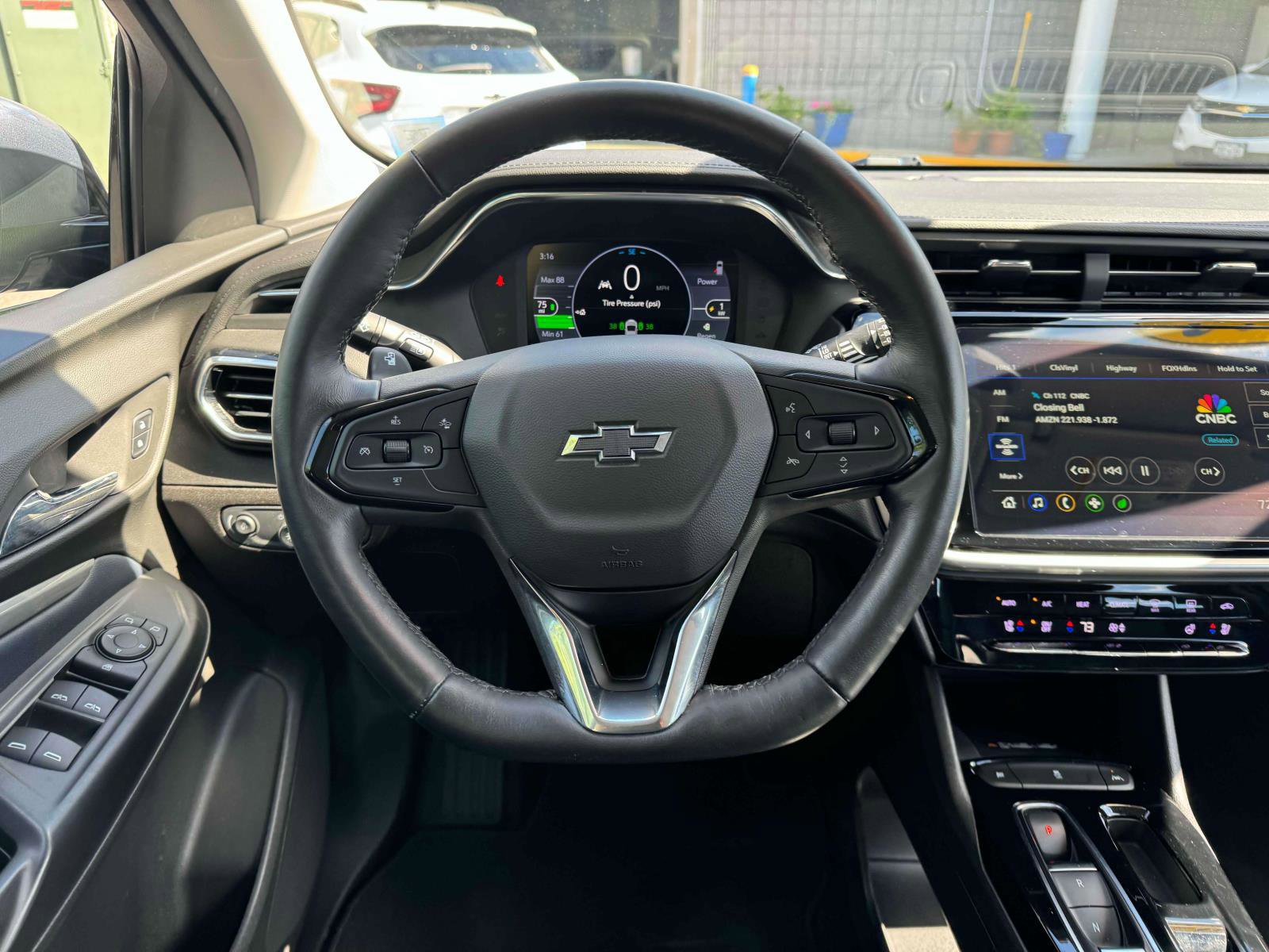 Used 2022 Chevrolet Bolt EUV LT w/ Convenience Package image 13