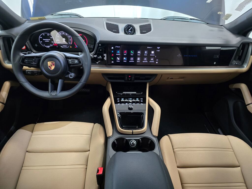 New 2025 Porsche Cayenne Coupe image 19