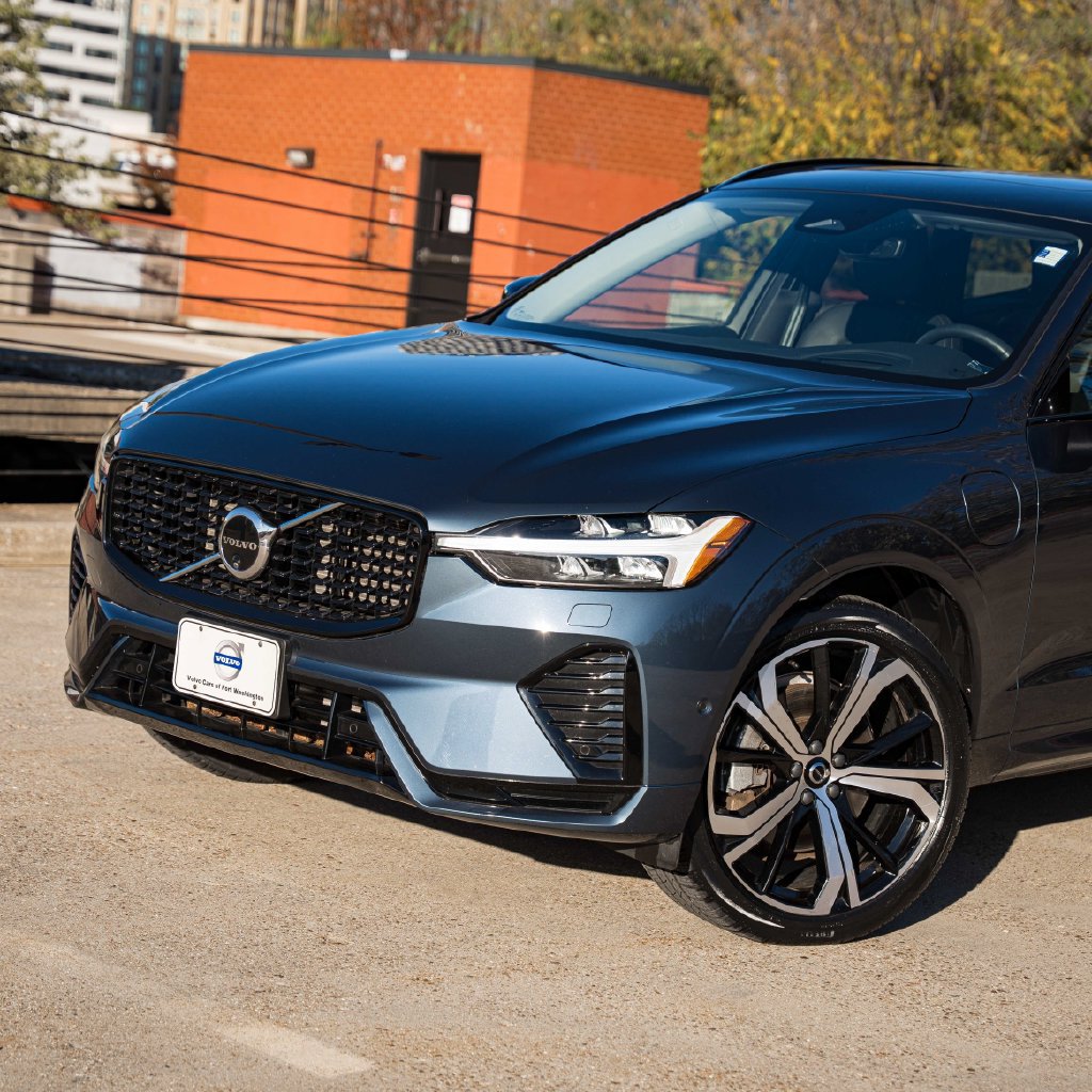 Certified 2024 Volvo XC60 T8 Ultimate w/ Protection Package Premier AWD/4WD image 3