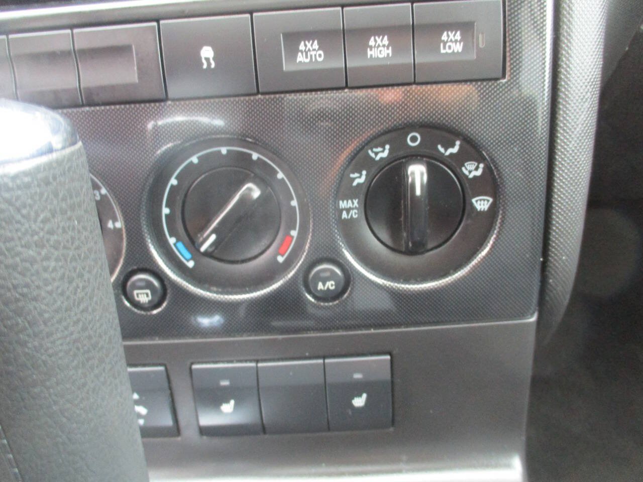 Used 2010 Ford Explorer XLT AWD/4WD image 26