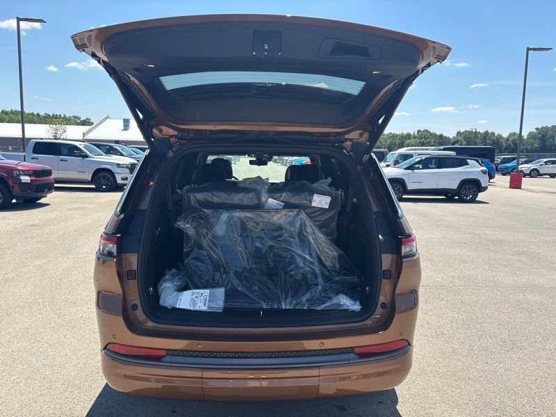 New 2026 Jeep Grand Cherokee L Limited AWD/4WD image 9