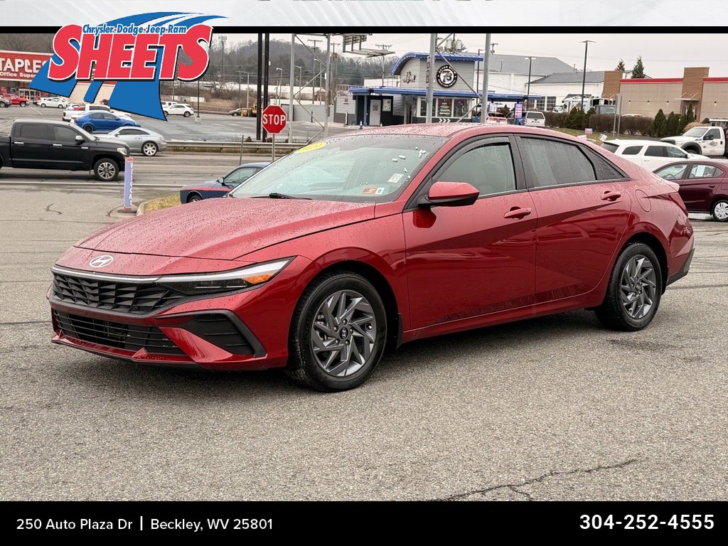 Used 2024 Hyundai Elantra Blue image 1