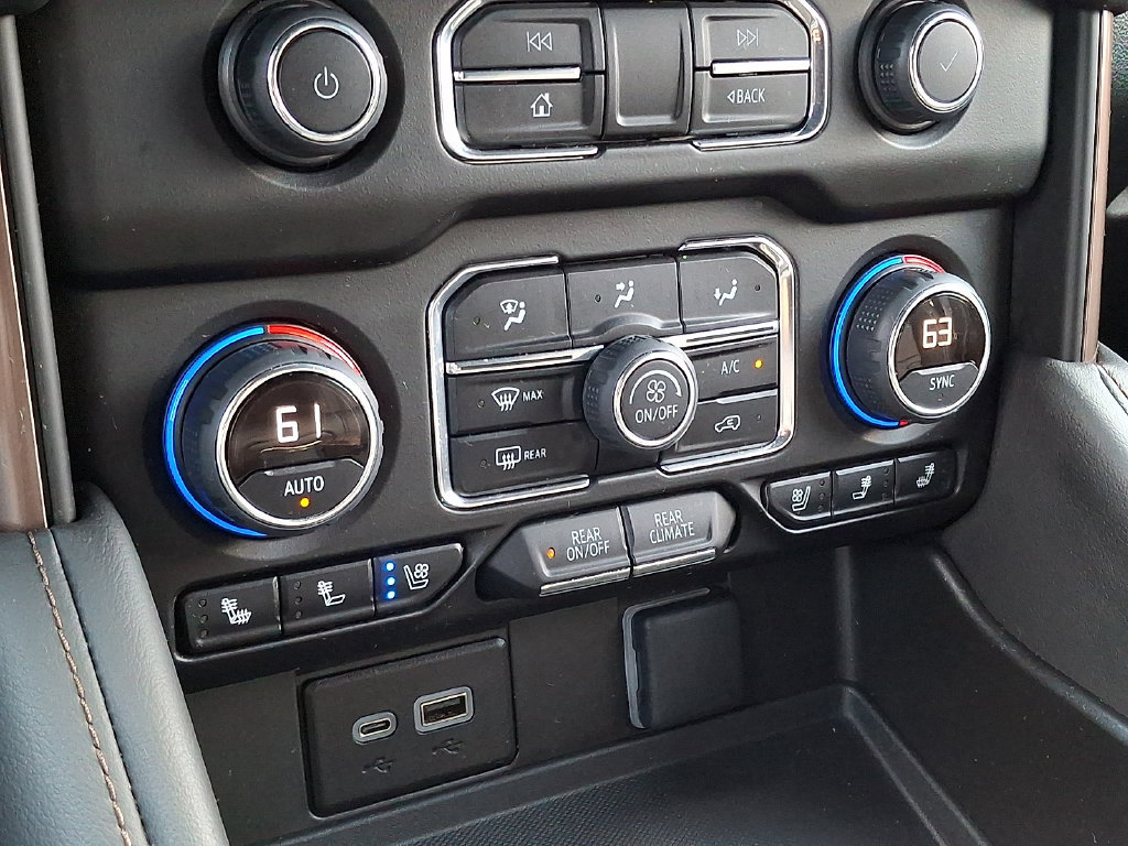 Used 2024 Chevrolet Tahoe High Country AWD/4WD image 17