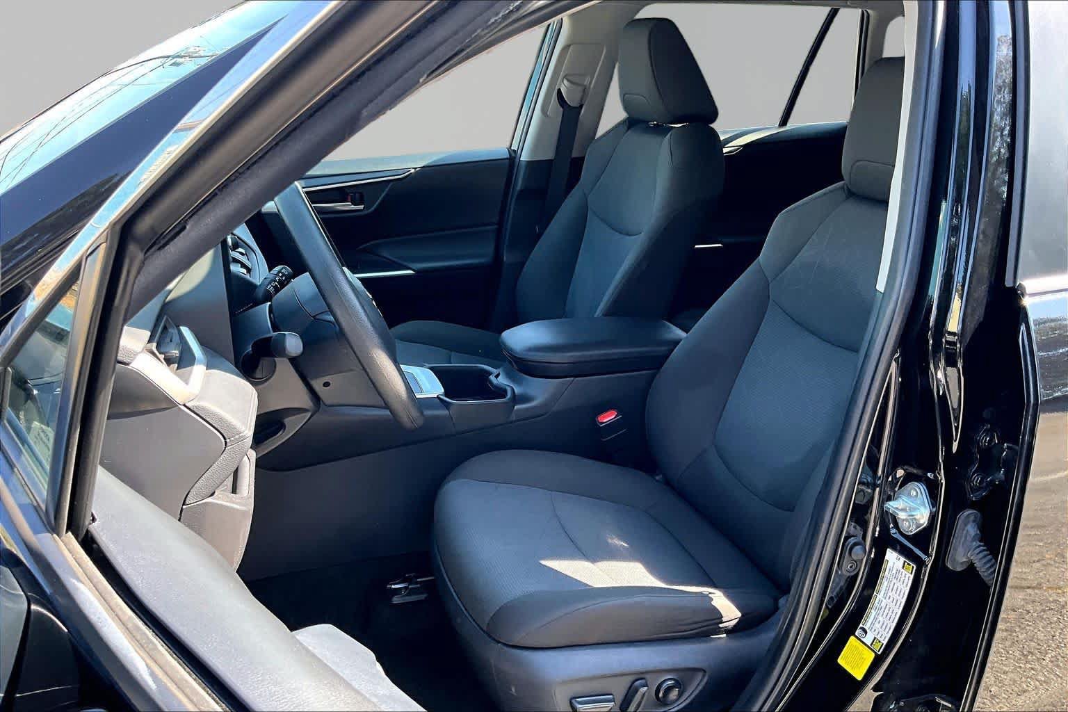 Certified 2025 Toyota RAV4 XLE FWD image 8
