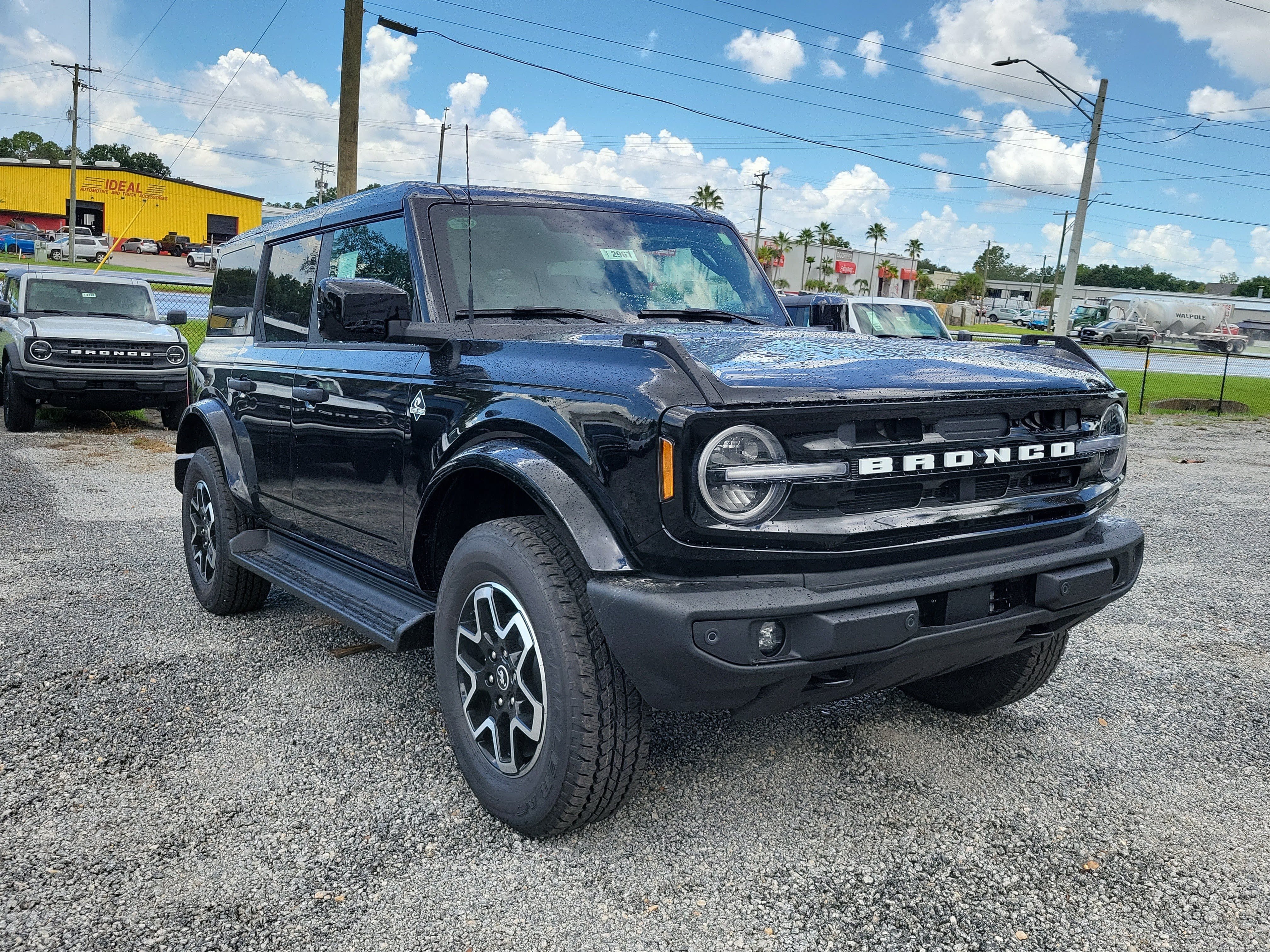 New 2026 Ford Bronco Outer Banks AWD/4WD image 2